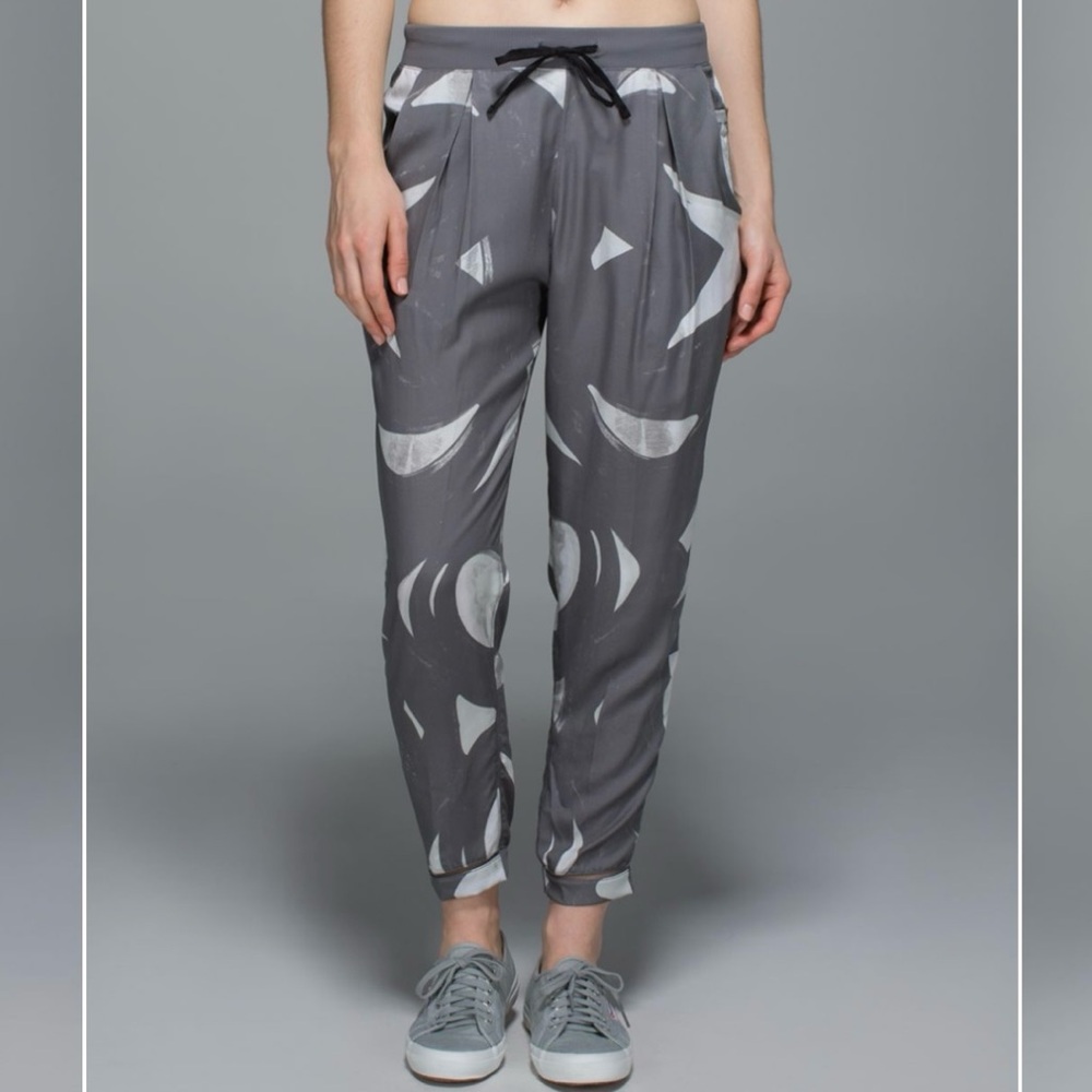 Lululemon City Jogger - Picture 1 of 13